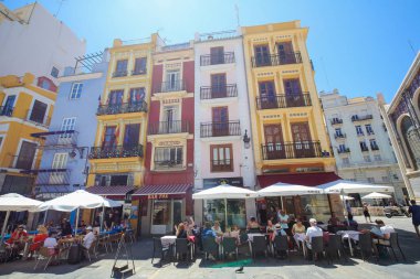 Valencia, İspanya - 15 Haziran 2018: Terraces adlı renkli restoranlarda Calle de Palafox merkezi Valencia, İspanya