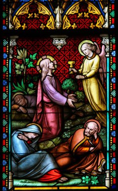 Bruges, Belçika - 18 Ağustos 2018: vitray Bruges, Belçika, Kutsal İsa acı içinde bahçe Gethsemane betimleyen kan Basilica. 