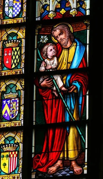 Bruges Belçika Ağustos 2018 Vitray Kutsal Çocuk Tutan Joseph Betimleyen — Stok fotoğraf