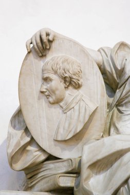 Florence, İtalya - 9 Ağustos 2018: Mezar Niccolo Machiavelli, bir İtalyan diplomat, politikacı, tarihçi, filozof, hümanist ve yazar Rönesans döneminin, Basilica Santa Croce, Florence, İtalya.