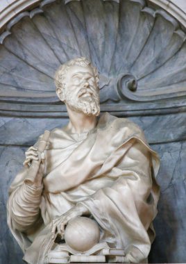 Florence, İtalya - 9 Ağustos 2018: Heykel, Galileo Galilei, onun mezarı Basilica Santa Croce, Florence, İtalya.