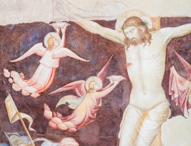 Florence, İtalya - 9 Ağustos 2018: Basilica Santa Croce, Florence, İtalya, İsa'nın çarmıha germe bir ortaçağ fresk detayını.