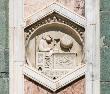 Florence, İtalya - 9 Ağustos 2018: Duomo, Florence, bir astronom tasvir İtalya, Rönesans Bas Rölyef