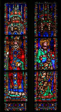 Florence, İtalya - 9 Ağustos 2018: Basilica of Santa Katolik azizler tasvir Croce, Florence, vitray pencere