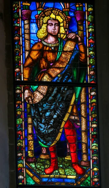 フィレンツェ イタリア 2018 サンタ クローチェ聖堂 フィレンツェ カトリック聖人を描いたステンド グラスの窓 — ストック写真