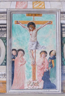 San Gimignano, İtalya - 11 Temmuz 2017: San Gimignano, Toskana, İtalya Sant Agostino kilise çarmıha gerilme gösteren resim