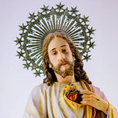Guimaraes, Portekiz - 7 Ağustos 2014: İsa heykeli ve Guimaraes, Portekiz (Santuario da Penha) Rock kutsal Sacred Heart. 