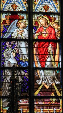 's Hertogenbosch, Hollanda - 23 Temmuz 2011: vitray pencere Den Bosch Katedrali, Kuzey Brabant içinde Mesih'in Kutsal Kalp hayranlığı içinde Saint Margaretha Maria tasvir.