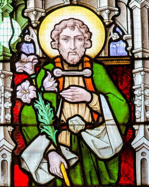 Stabroek, Belçika - 27 Haziran 2015: Saint Joseph Stabroek, Belçika kilisede tasvir vitray pencere.