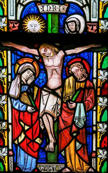 Sint Truiden Belgio Aprile 2013 Vetrata Raffigurante Gesù Sulla Croce — Foto Stock