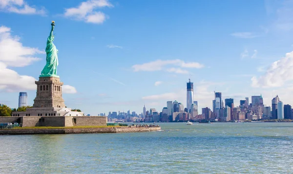 Kilátás Szobor Szabadság Manhattan Látképének New York City Amerikai Egyesült Stock Kép
