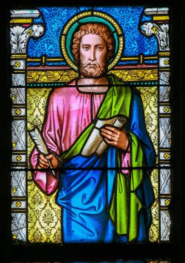 Prague, Çek Cumhuriyeti - 2 Nisan 2016: vitray içinde St. Vitus Katedrali, Saint Luke Evangelist tasvir Prag.