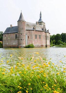 Horst Castle (11.Asır), yerel olarak Kasteel van Horst bilinen yakın köy, Sint-Pieters-Rode, Brabant Flaman ili, Leuven yakınındaki Belçika yatıyor..