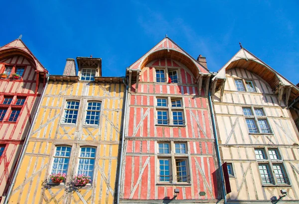 著名的历史半砖木结构建筑 在特鲁瓦中心首都的北部中部法国香槟地区的 Aube — 图库照片
