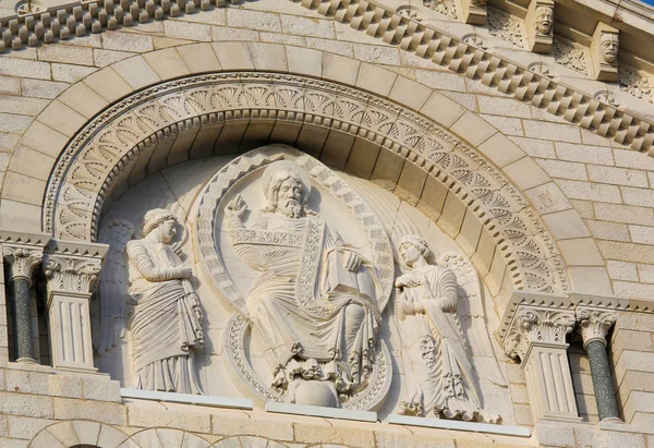 Rzeźby Jezusa Dwóch Aniołów Zewnątrz Katedry Monako — Zdjęcie stockowe