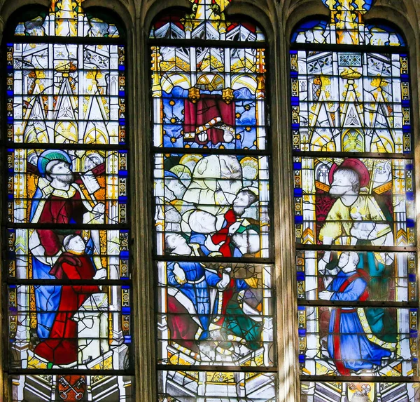 法国巴黎 2019年2月10日 法国巴黎拉丁区圣塞韦林教堂的中世纪染色玻璃 描绘浸信会圣彼得和圣约翰 — 图库照片