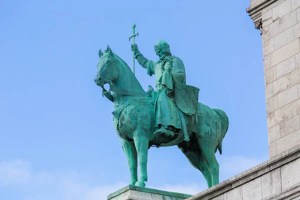 Staty av kung Saint Louis vid Sacre Coeur i Paris — Stockfoto