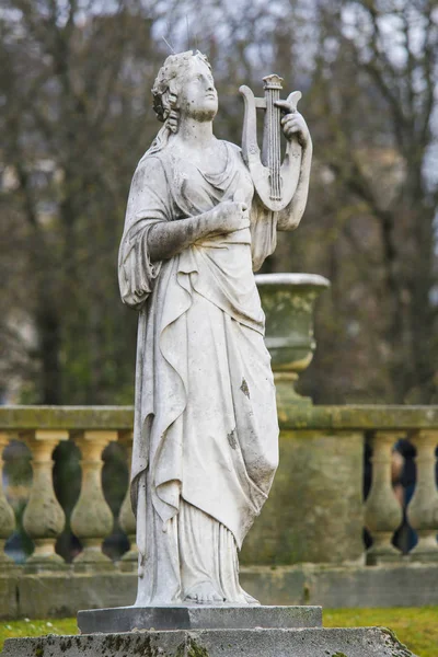 Socha v Jardin de Luxemburgu, Paříž, Francie — Stock fotografie