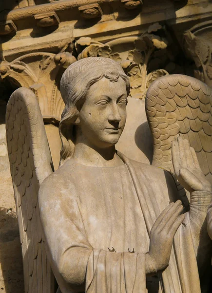 Statue d'un Ange à Notre Dame, Paris — Photo