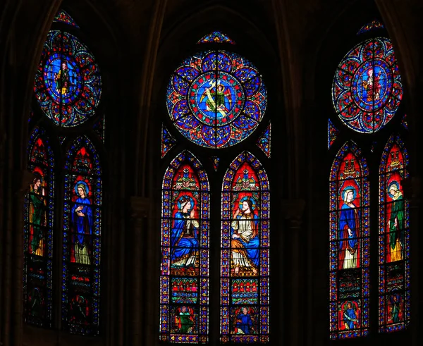 Stained Glass in Notre Dame, Paris - Jesus, Mary and Saints — Stock Photo, Image