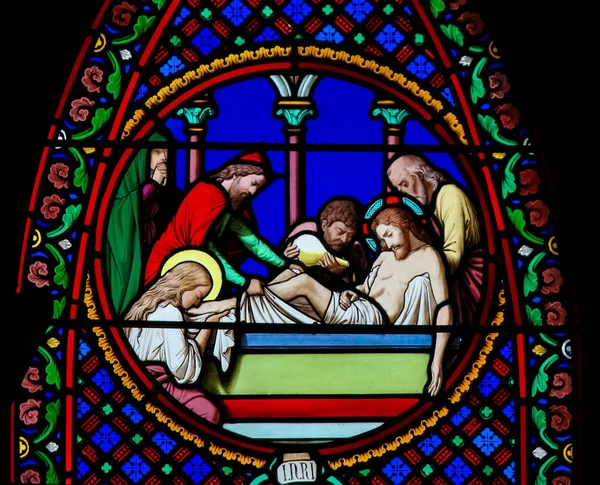 Gebrandschilderd glas in Notre-Dame-des-Flots, Le Havre-begrafenis van Jesu — Stockfoto