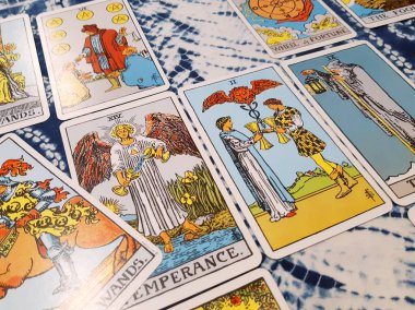 Chainat Eyaleti, Tayland, 11 Temmuz 2018. açıklayıcı editoryal tarot kartları 