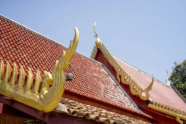 Dachstil Des Thailändischen Tempels Mit Giebelspitze Auf Der Spitze — Stockfoto