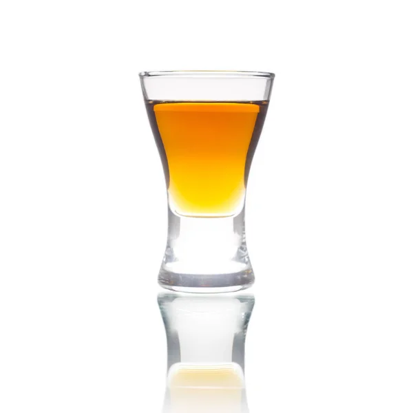 Verre Cocktail Avec Brandy Whisky Petit Coup Feu Isolé Sur — Photo