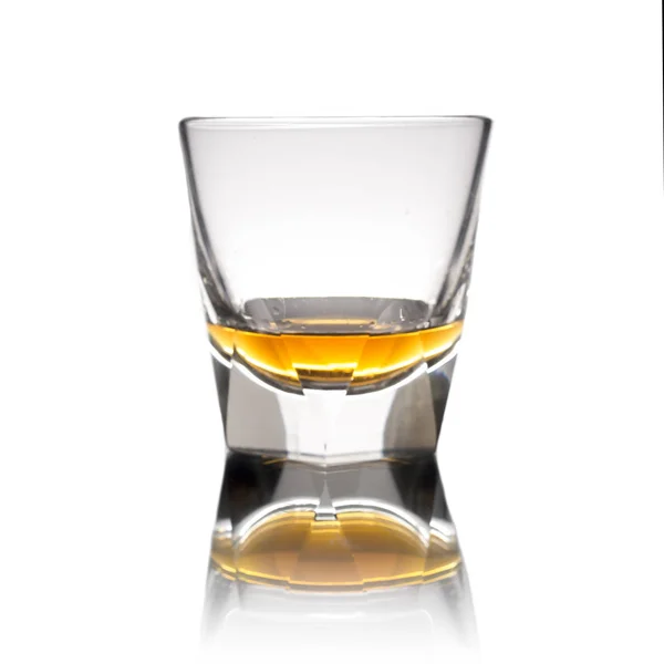 Cocktailglas Met Cognac Whiskey Small Shot Geïsoleerd Witte Achtergrond — Stockfoto