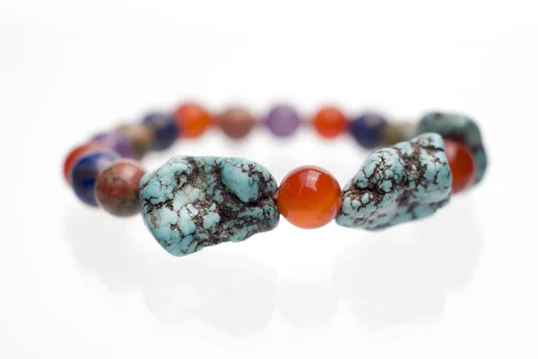 Turquoise Unakite Lapis Lazuli Carnelian Dan Gelang Amethyst Diisolasi Dengan — Stok Foto