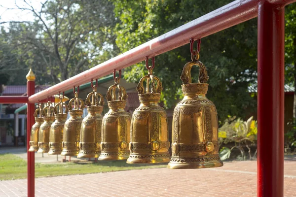寺に真鍮ベル — ストック写真