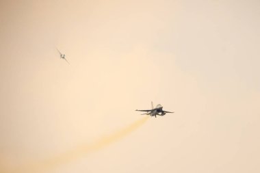 Nakhon Sawan, Thailand, üzerinde 11 Ocak 2019. F-16 avcı göstermek Kraliyet Tayland hava kuvvetleri üssünde ulusal çocuk günü.