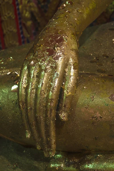 Buddha Patsaan Käsi — kuvapankkivalokuva