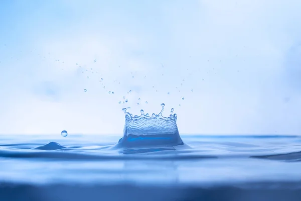 Uma Gota Água Gota Água Azul Salpicos Água Close — Fotografia de Stock