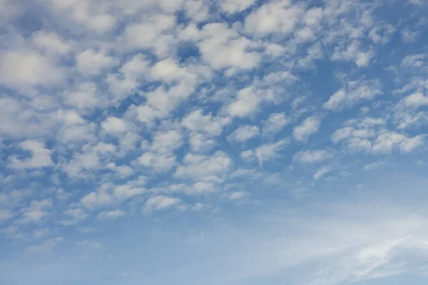 Vita Moln Blå Himmel Bakgrund — Stockfoto