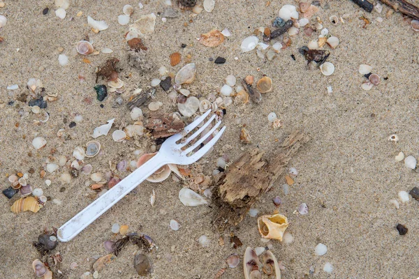 Forchette Plastica Lasciate Sulla Spiaggia — Foto Stock