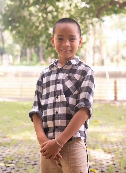 Retrato Lindo Chico Tailandés Asia Sonriendo — Foto de Stock