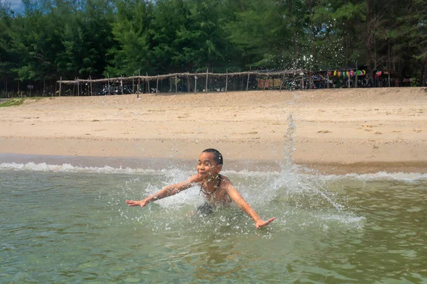 Les Enfants Nagent Dans Eau Les Enfants Aiment Jouer Dans — Photo