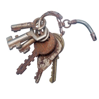 Beyaz arkaplanda bir sürü eski anahtar, kapat