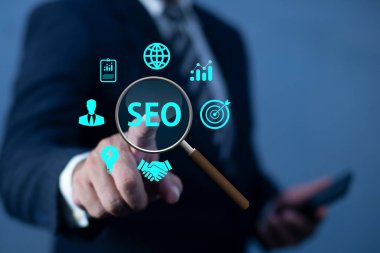 SEO arama motoru optimizasyonu pazarlama sıralaması trafik Web sitesi Internet iş teknoloji kavramı 