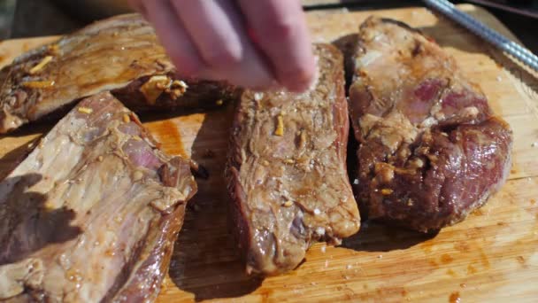 Cocinar Chef Preparando Carne Carne Fresca Cruda Filete Fiesta Barbacoa — Vídeos de Stock