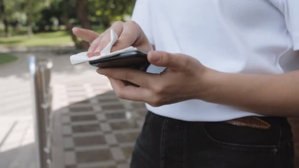 Eller Telefonu Siler Akıllı Telefon Tutar Cep Telefonu Ekranını Temizlemek — Stok video