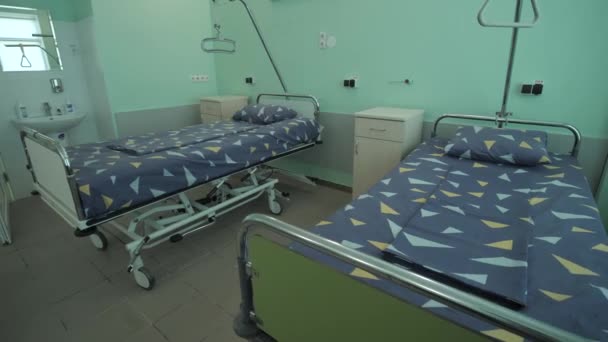 Üres kórházi szoba a betegeknek. Kórházi ügyeleti egység. fekvőbeteg-traumatológiai osztály. — Stock videók