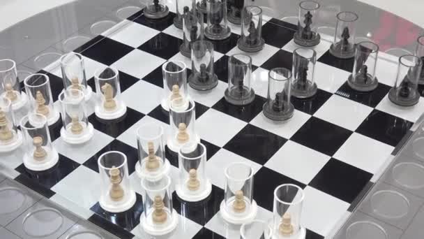 Шахматная настольная игра с технологией управления движением — стоковое видео