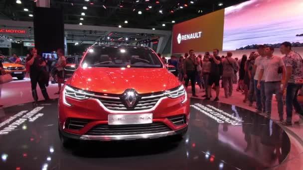 Nuova auto Renault Arkana allo stand espositivo sul Salone Internazionale dell'Automobile di Mosca 2018 in Russia — Video Stock