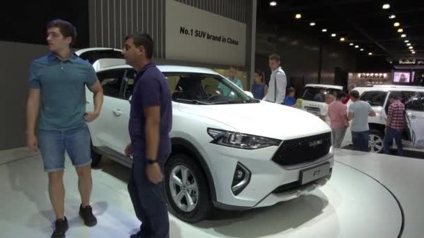 Presentazione dell'auto Haval F7 al Salone Internazionale dell'Automobile di Mosca 2018 in Russia — Video Stock