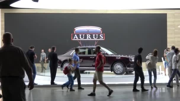 Aurus senat car auf dem Moskauer Internationalen Automobilsalon 2018 in Russland — Stockvideo