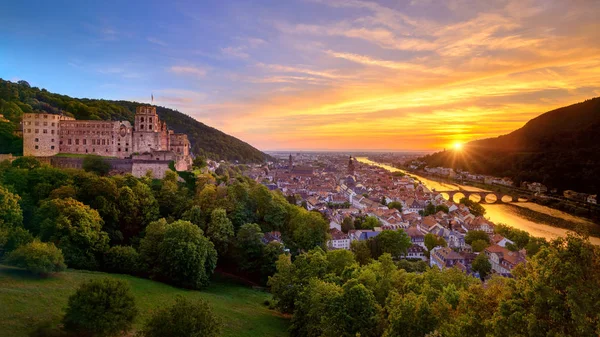 Coucher de soleil spectaculaire à Heidelberg, Allemagne — Photo