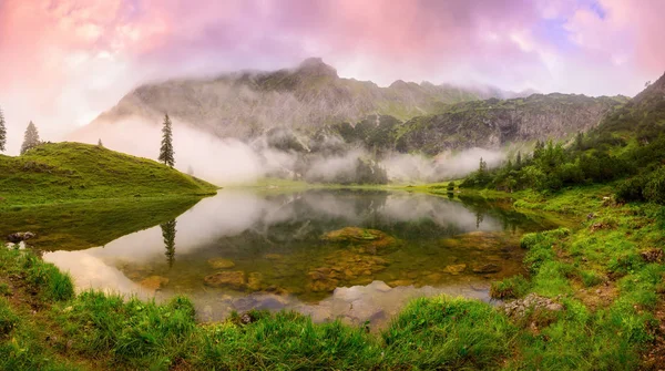 Lago di montagna terra dei sogni — Foto Stock