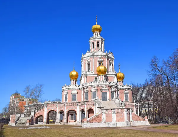 Fili olarak Virgin şefaat kilise 1690-1694 erken Moskova Barok tarzında inşa edilmiştir. Tapınağın mimar Yakov Bukhvostov mimarıdır. Moskova, Nisan 2018.